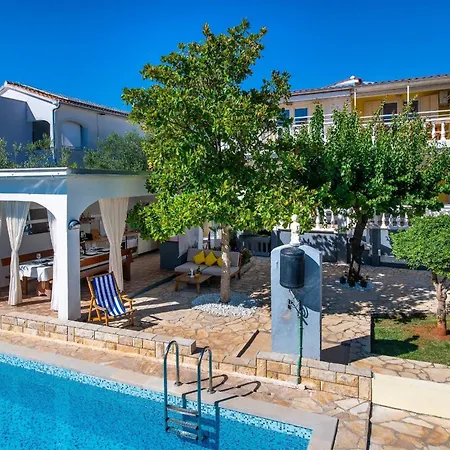 House Milica Ferienhaus *